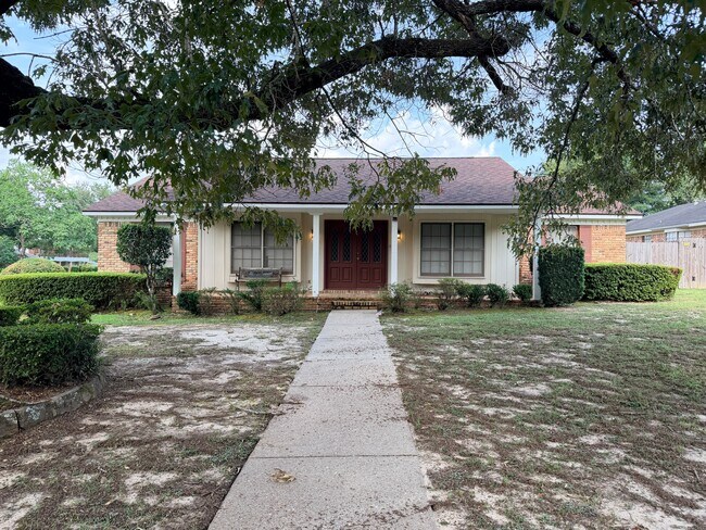 1017 Westbury Dr