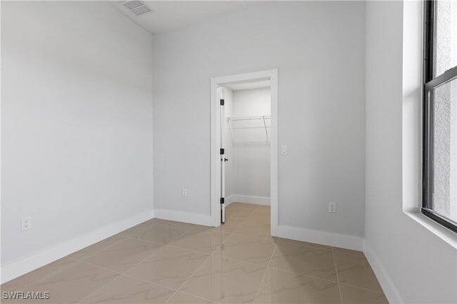 Building Photo - 452 Mercedes Ct