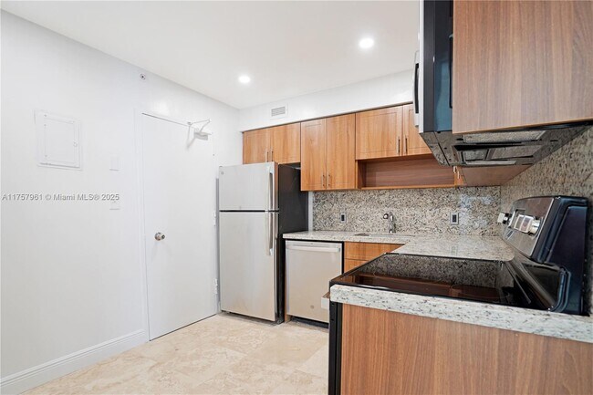 Photo - 5101 Collins Ave Unidad 14G