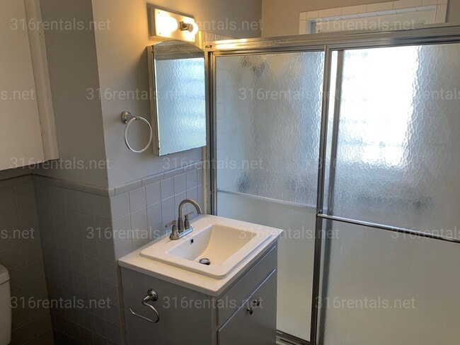 Photo - $900 - 2 bedroom / 1 bathroom - Single Family Home *COMING SOON*