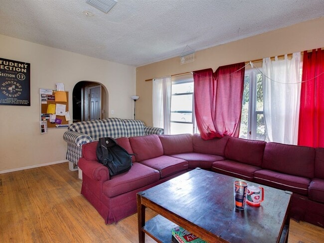 Photo - 567 Hathway Ave