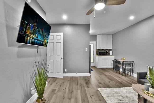 Photo - 201 SE 23rd St Unidad 2