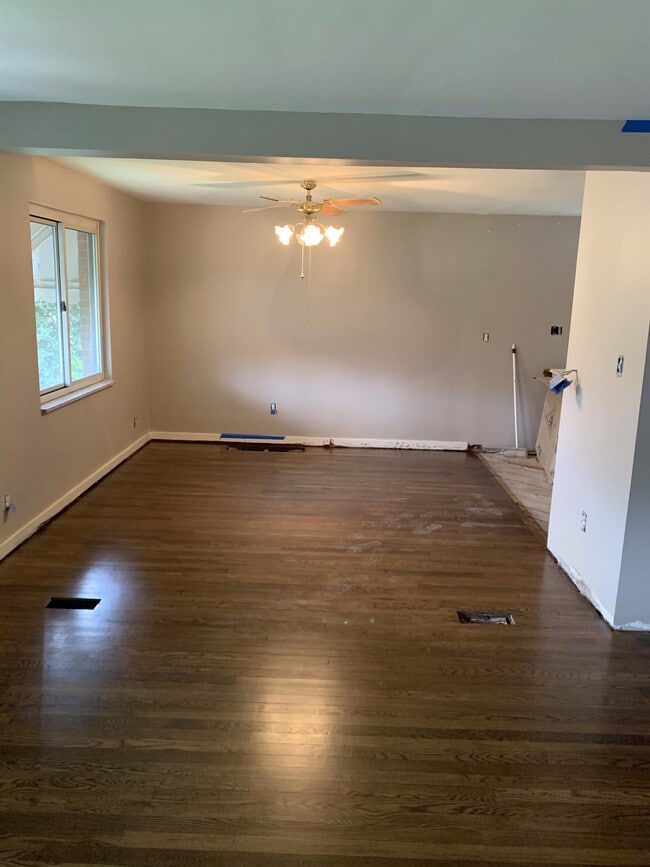 Photo - 7467 Church St