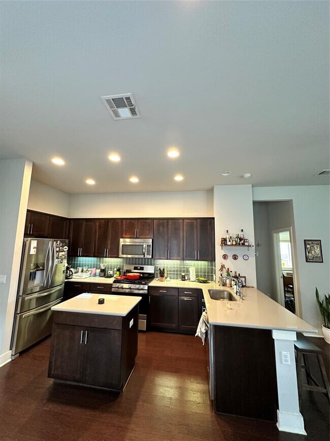 Photo - 8021 Izetta Ln