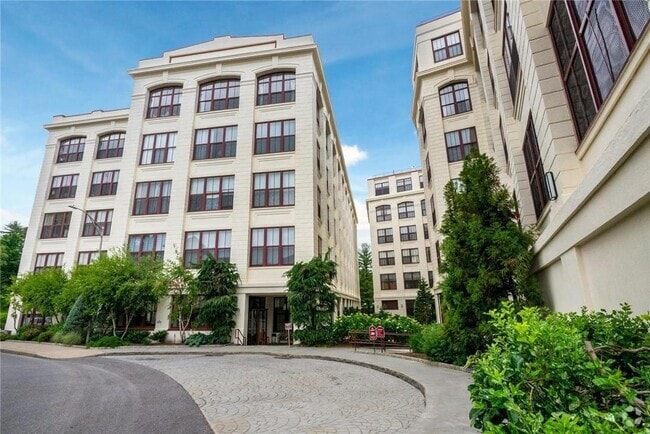 Building Photo - 1 Scarsdale Rd Unit 419 Rental