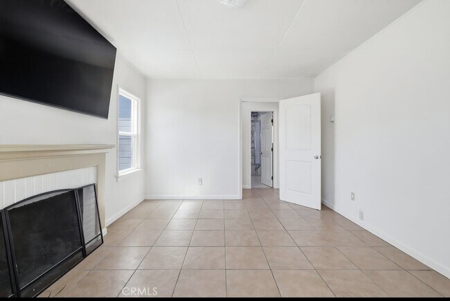 557 W Oldfield St