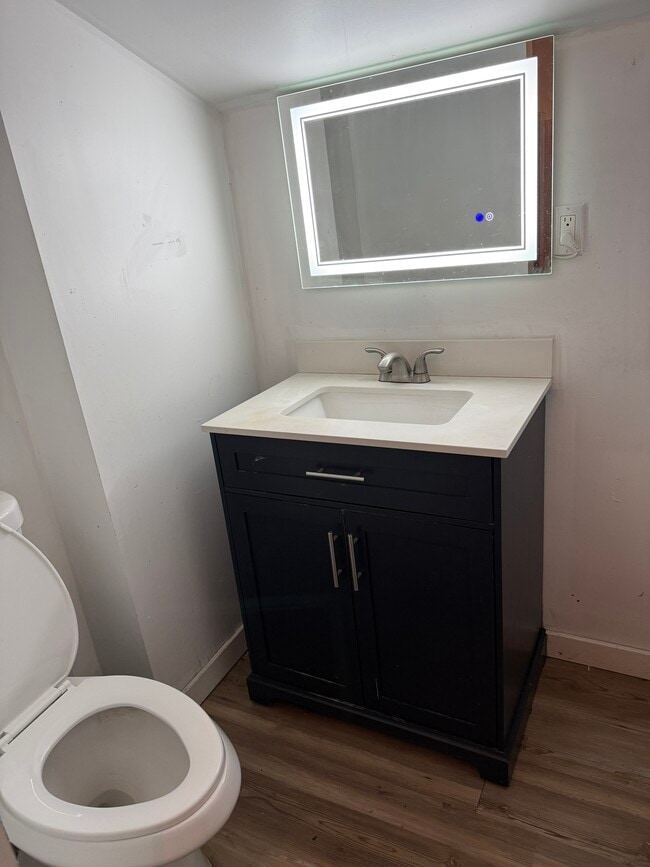 Building Photo - 103 Walnut St Unit 3rd floor