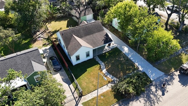 Building Photo - 6908 Moss Rose St