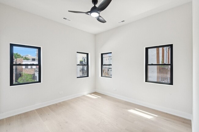 Photo - 3641 N Wilton Ave Unit 3