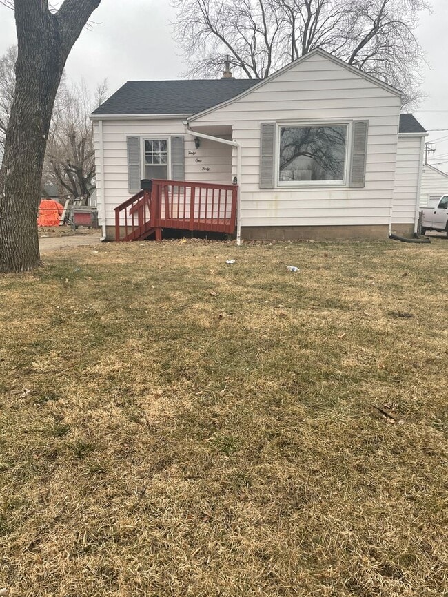 Building Photo - 2 Bedroom 1 bath Home