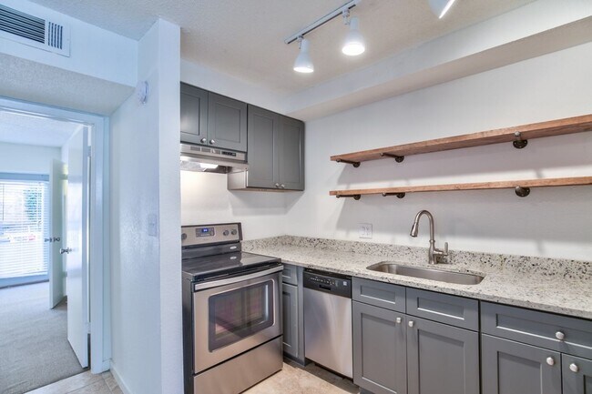 Photo - 407 E Carolina St Unit 121