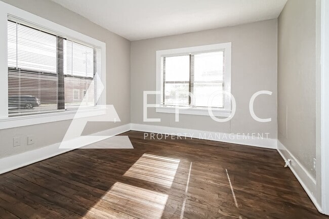 Photo - 705 E Hughbert St