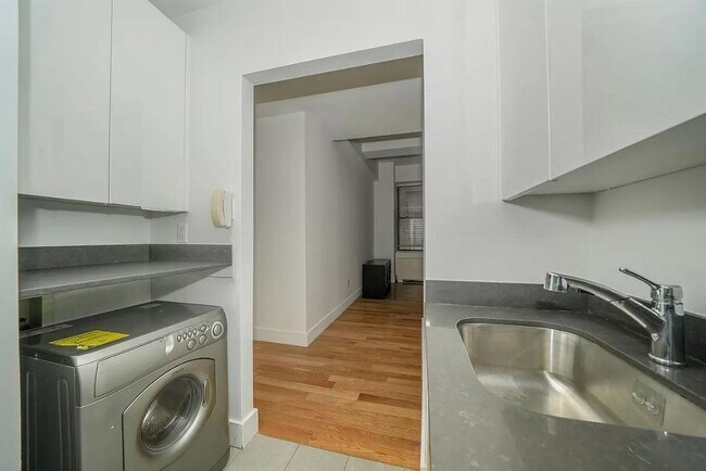 99 John St Unit 607