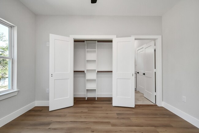 Photo - 4706 Gunter St