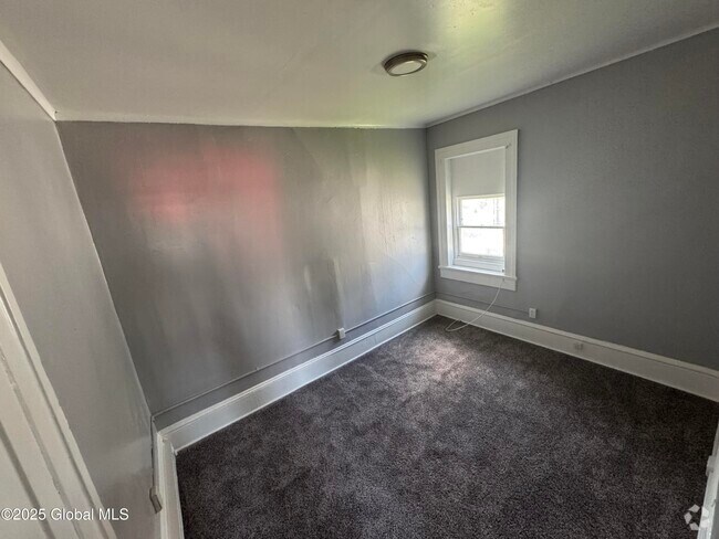 Building Photo - 663 2nd Ave Unit 5 Rental