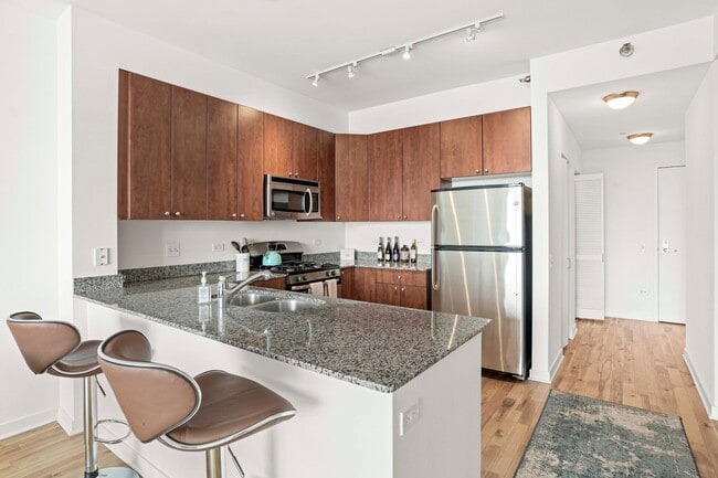 Building Photo - 769 S Clark St Unit 301