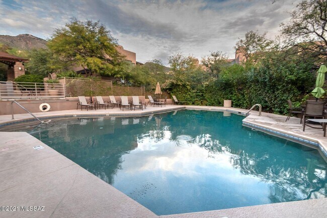 6655 N Canyon Crest Dr Unidad 1107