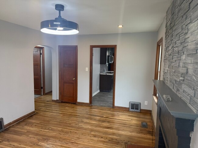 Photo - 1050 Bulen Ave