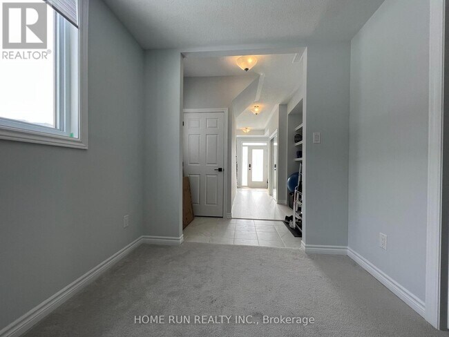 Photo - 279 Squadron Cres