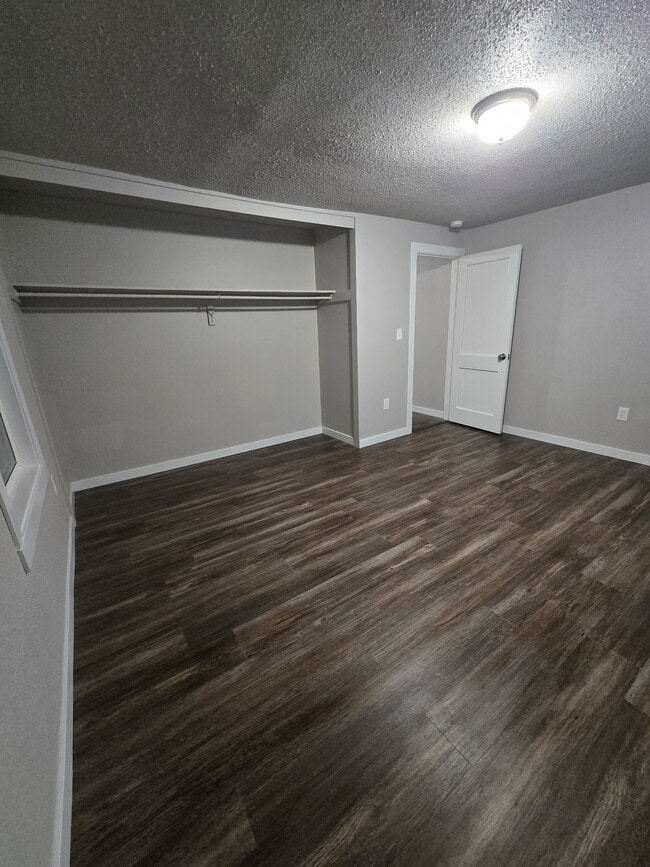 Building Photo - 1008 E Fellows St