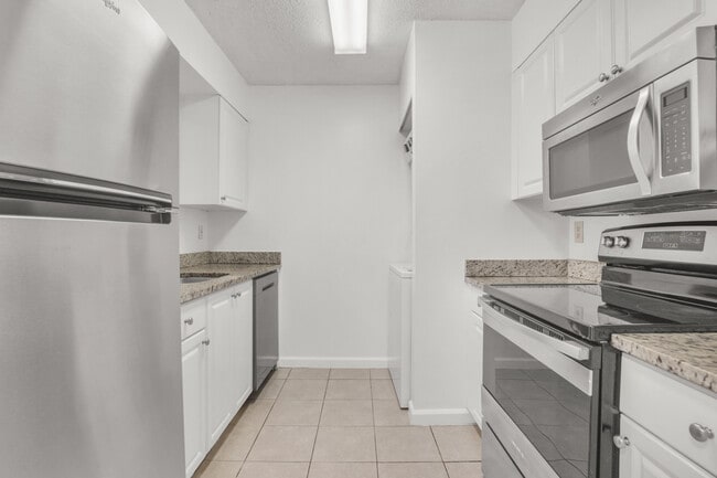 Building Photo - 1341 SE 3rd Ave Unit 112