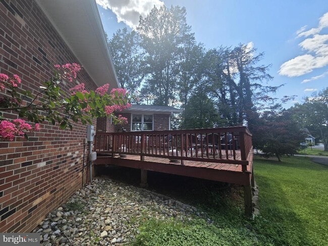 Photo - 3201 Lakeview Pkwy