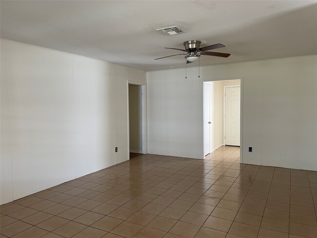 Photo - 8830 Sharpcrest St