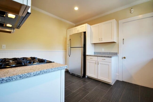 Photo - RENOVATED 4 BED/2 BATH IN BRIGHTON'S OAK SQUARE FOR 9/1 ~ WATER INCLUDED