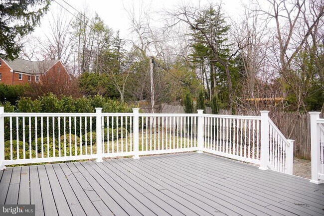 Photo - 1633 Kalmia Rd NW