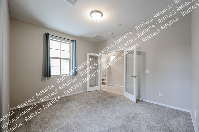 Photo - 1701 E Dogwood Ln