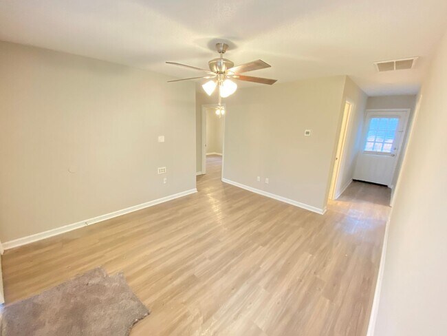 Photo - Fully Renovated 3bd/1ba House in Troutman ...