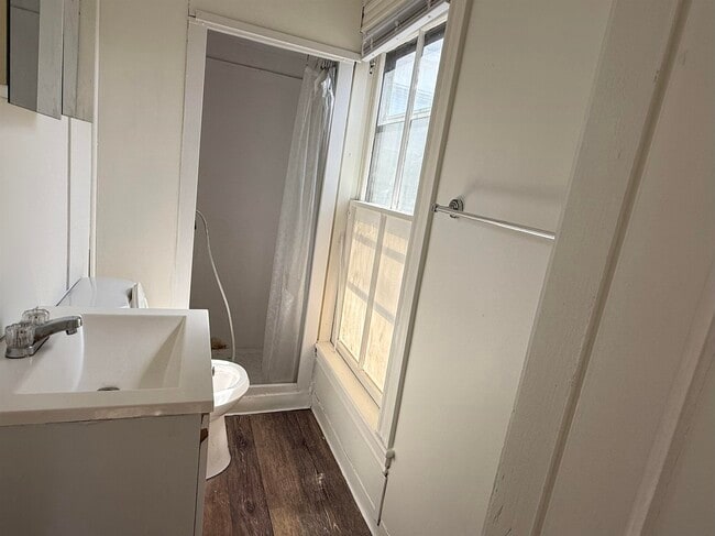 1073 Union Ave Unit B