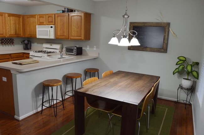 Photo - 225 W Washington St