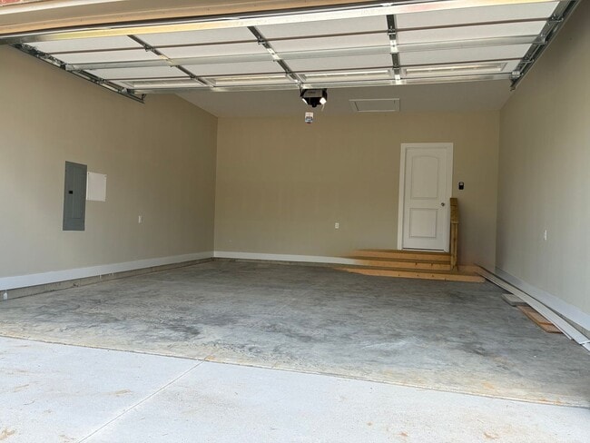 102 Twin Lakes Dr
