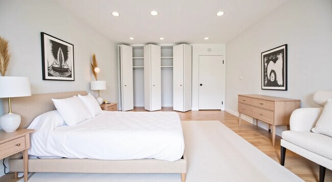 449 W 50th St