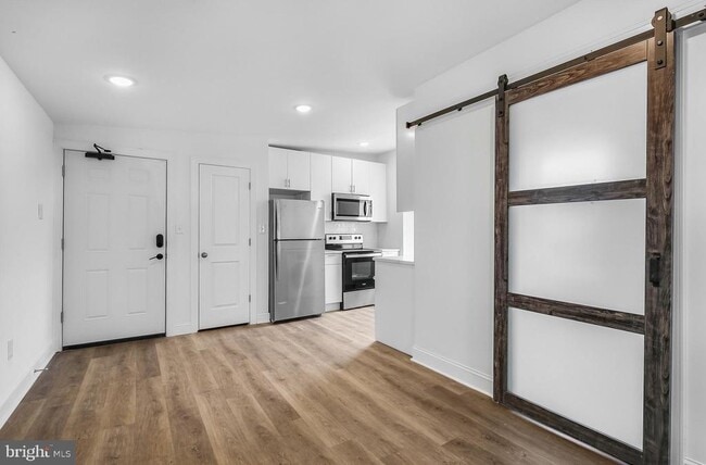 Building Photo - 2046 E Huntingdon St Unit 3F Rental