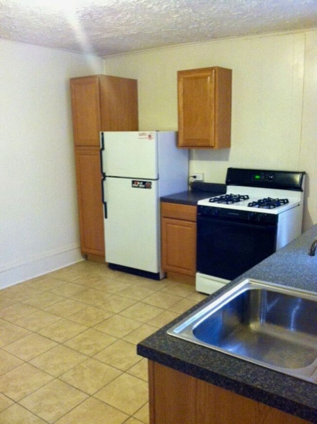 Building Photo - *** Apartments in South Oakland * Pet Friendly * Spacious & Renovated * Walk to Pitt * Available ... Unit 1