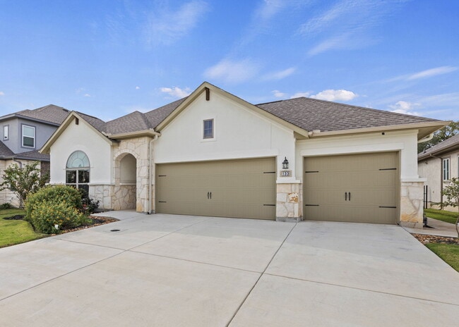 Building Photo - Modern updates and amenities but feels lik... Rental