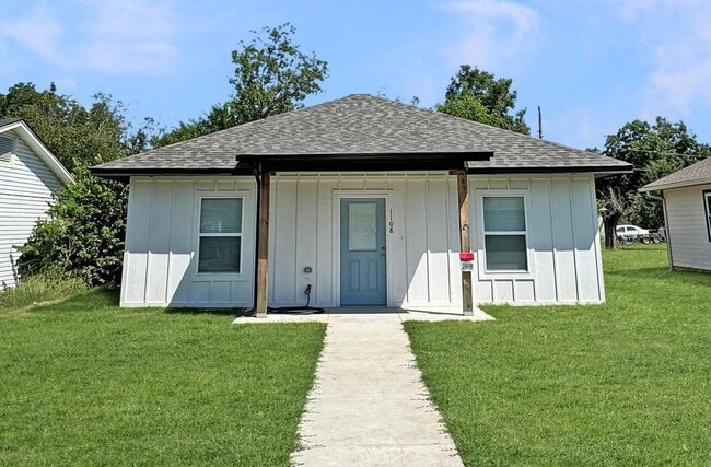 Building Photo - 1108 W Dewey St Rental