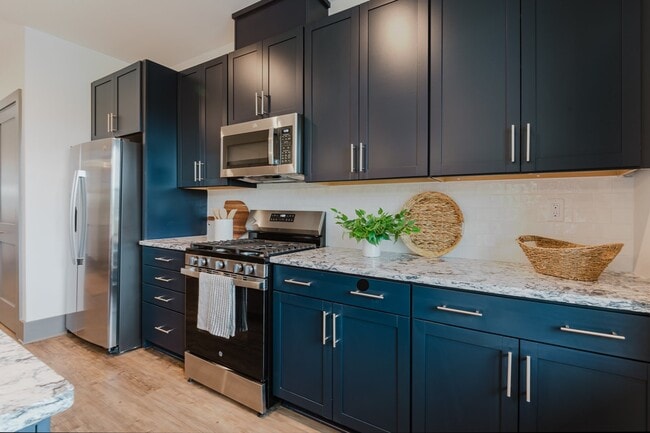 Building Photo - Modern Apartments Conveniently Located off... Unit 308