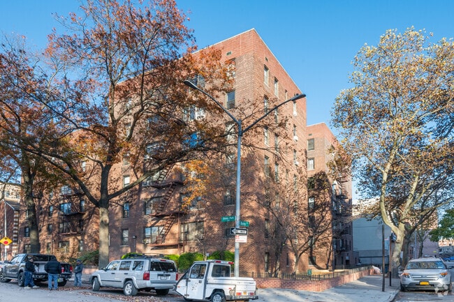 Photo - 2244 Bronx Park E