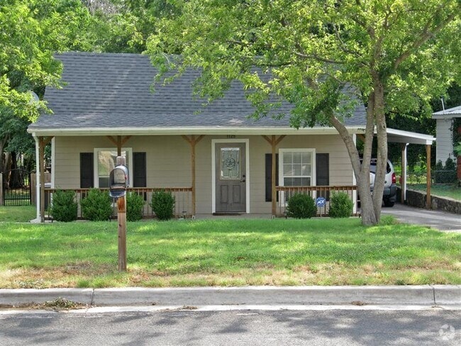Building Photo - 1125 N Ollie St Rental