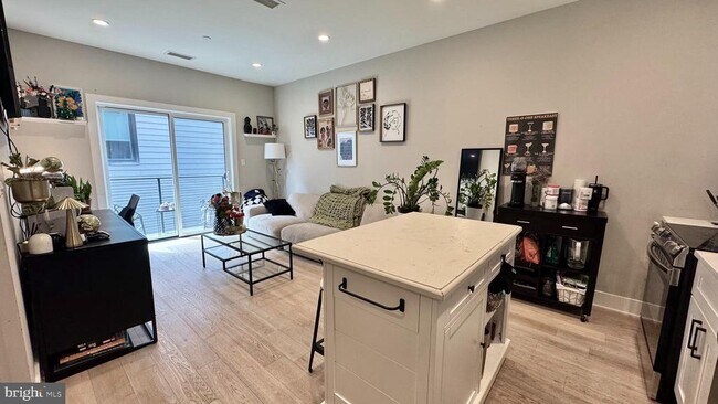 Photo - 1016 17th Pl NE Unit 301