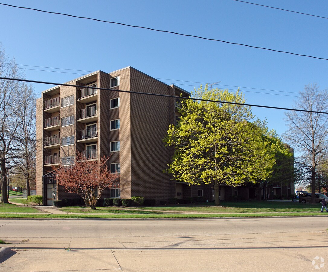 Collinson - Collinson Apartments