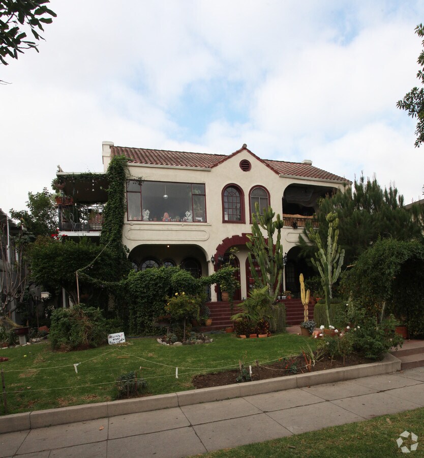 Photo - 1729 Winona Blvd