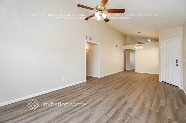 Photo - 1311 W Straford Dr