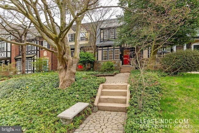 Photo - 4434 Reservoir Rd NW