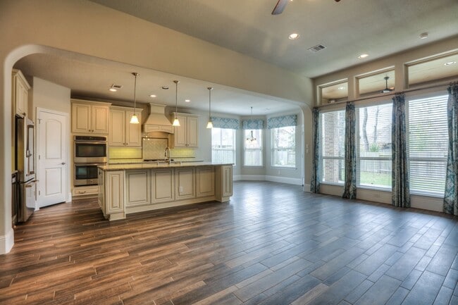 Photo - 19 Cohasset Pl