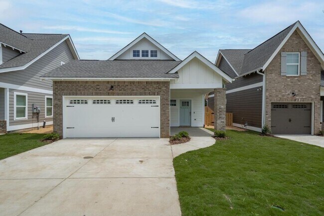 One level home with 2 Car GARAGE and FENCE... - One level home with 2 Car GARAGE and FENCE...