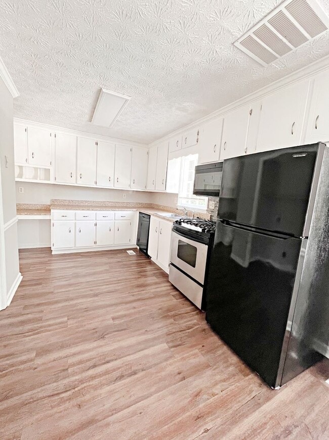 Photo - Beautiful 3 Bedroom Home